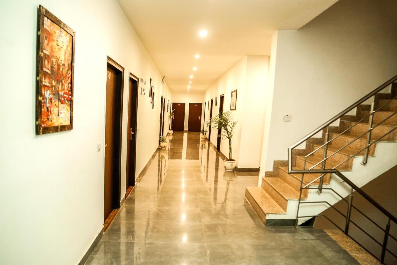 Airport Hotel Tashree Nueva Delhi Exterior foto